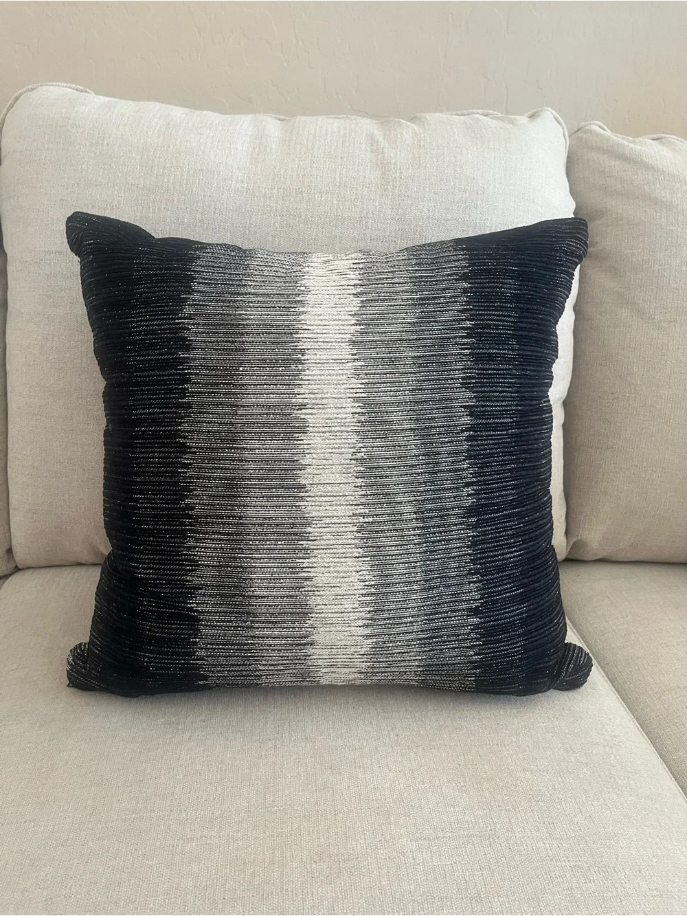 New Living Spaces Black and Gray Accent Pillows - Set of 5